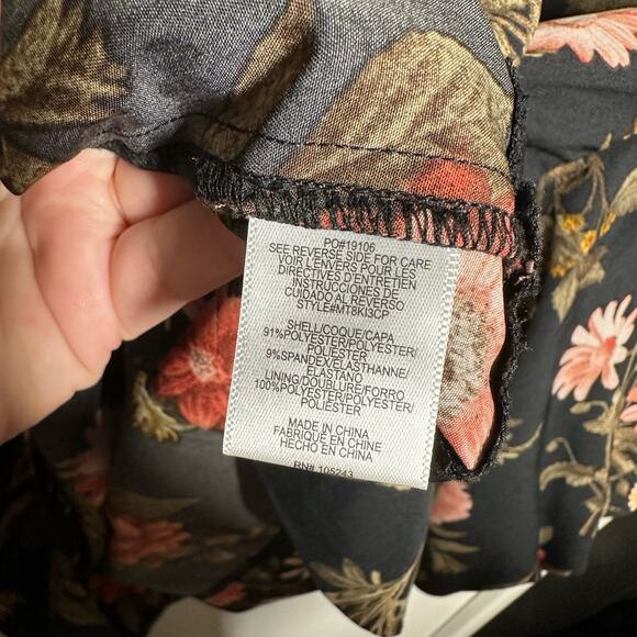 B Collection by Bobeau Women's Black Floral Balloon Half Sleeve Top Size Small - Picture 8 of 11